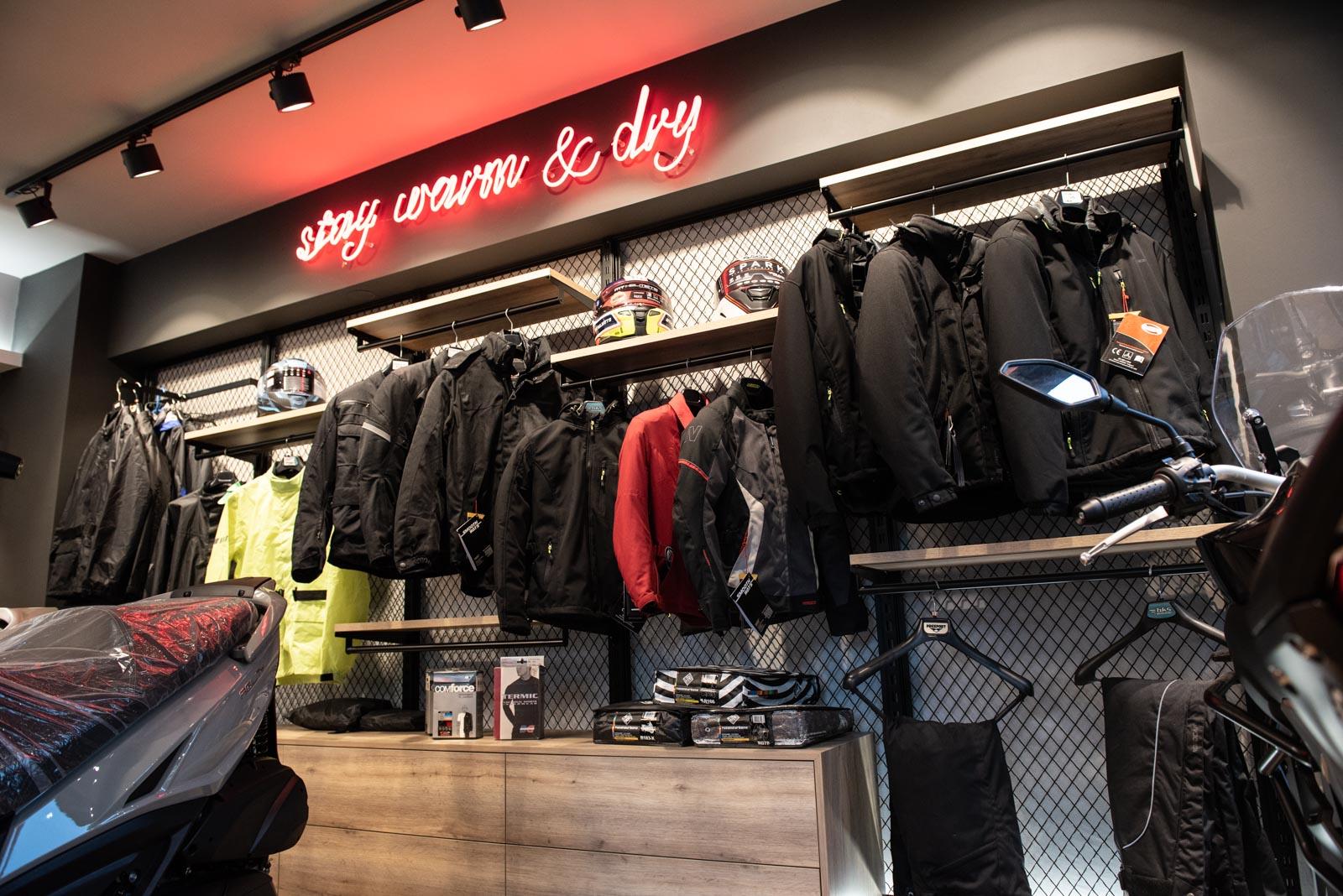 Karanikos κατάστημα εσωτερικό